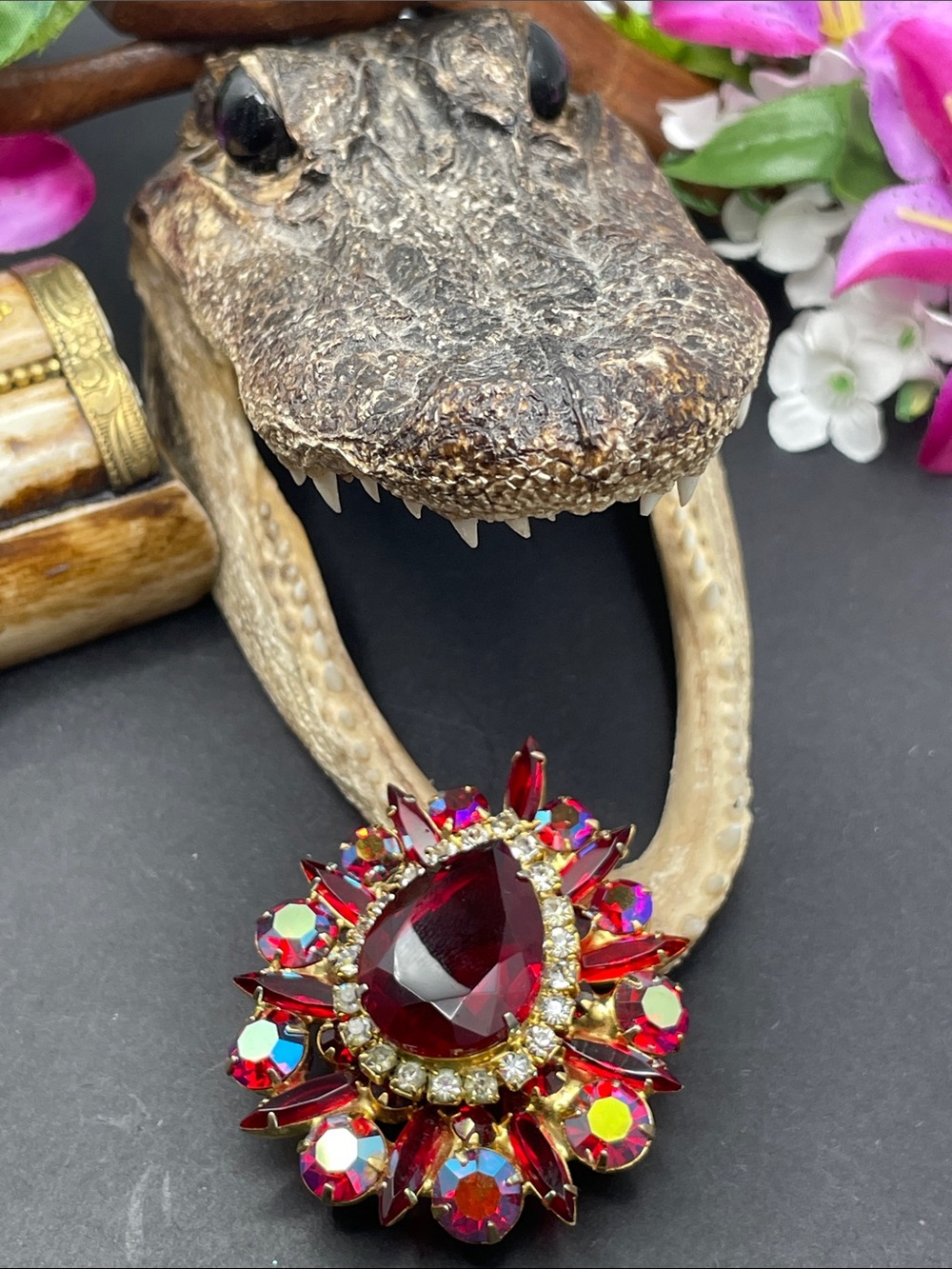 Juliana shades of red rhinestone brooch/pendant vintage verified